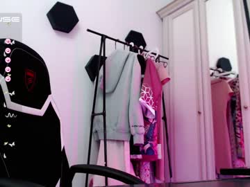 webcam girl small_blondee image #4289107