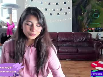 webcam girl violetttflowers image #4672075