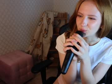 webcam girl plastic_beach image #5774073