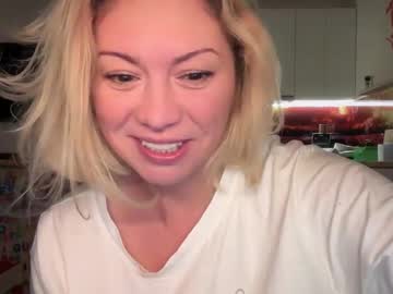 webcam girl kiradivine image #8221522
