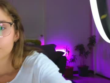 webcam girl a_p_p_l_e image #8369628