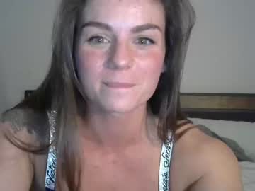 webcam girl foxyelle24 image #4346111