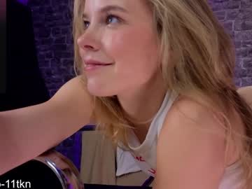webcam girl milly_shy image #7346830