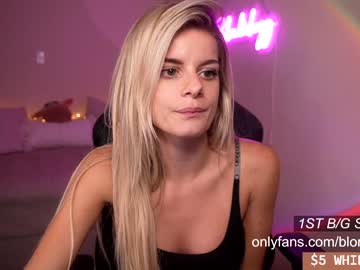 webcam girl blondiekayy image #3126831