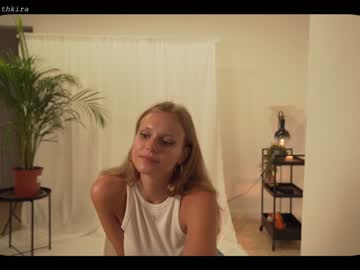 webcam girl chillwithkira image #2215580