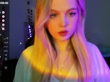 webcam girl small_blondee image #3943165