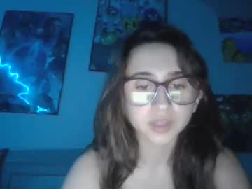 webcam girl petitebrokecollegechick image #4959833